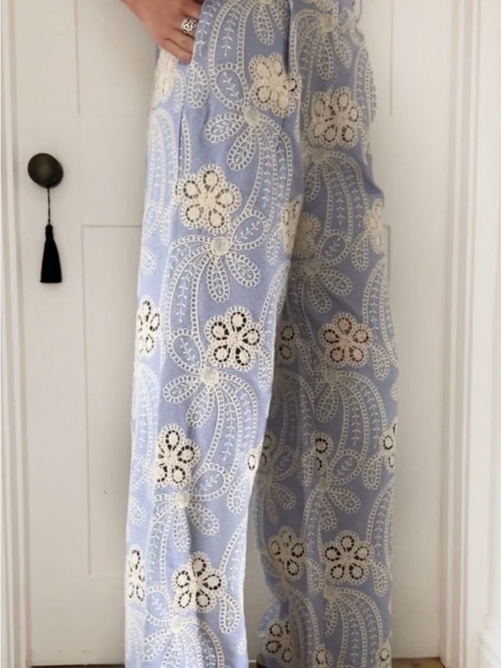 AUREUM Light Blue Wide Straight-Leg Jeans with Cream Lace Appliqué
